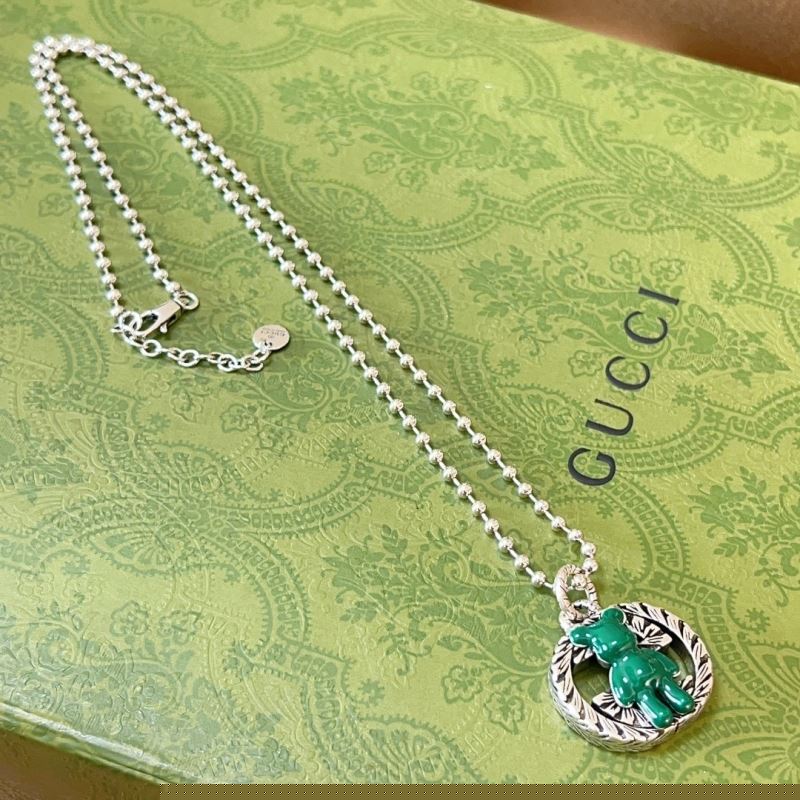 G*u*i necklaces